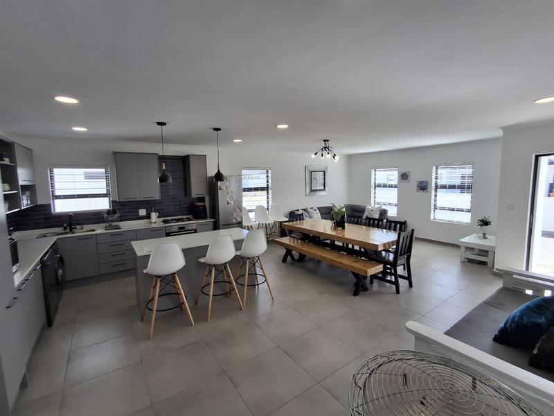4 Bedroom Property for Sale in Sandy Point Western Cape